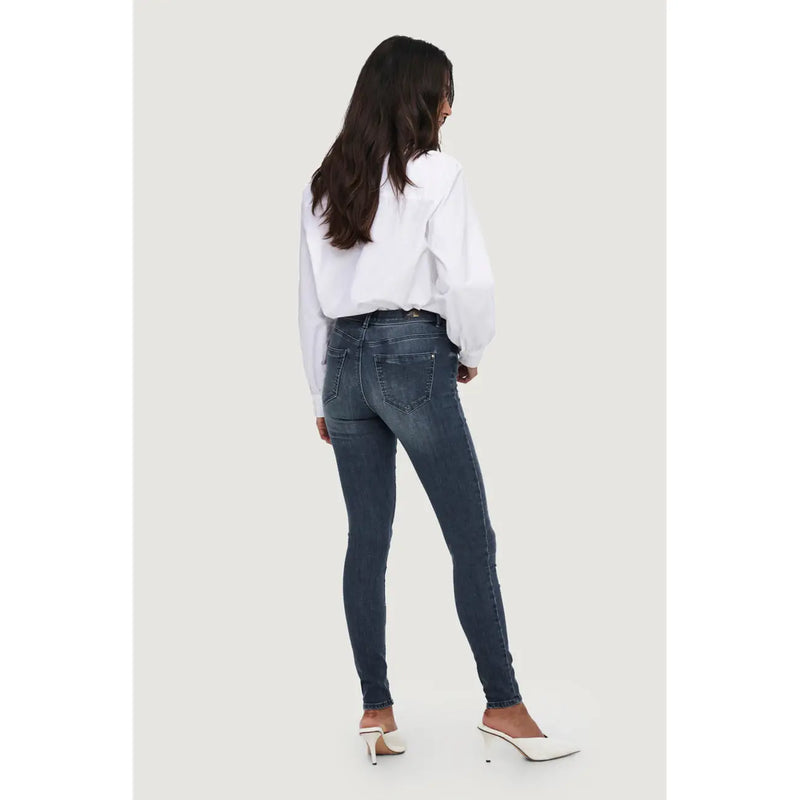 bleu foncé only Jean en denim pour femme, en mélange de coton, coupe skinny, cinq poches et délavage subtil aux cuisses.
