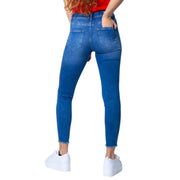 Only Jean en denim bleu pour femme, coupe skinny taille haute, ourlets effilochés, mélange de coton, style printemps.