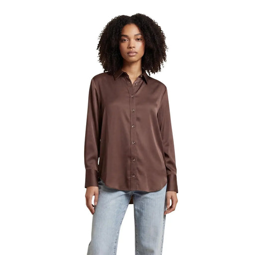 Only Chemise longue classique pour femme en viscose marron, avec une élégante fermeture boutonnée en satin et un col et des poignets classiques.
