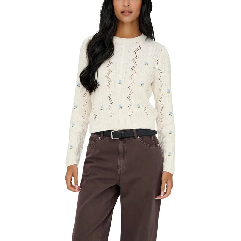 couleur crème only Pull en maille de coton mélangé pour femme, orné de torsades en zigzag et de délicates broderies florales.