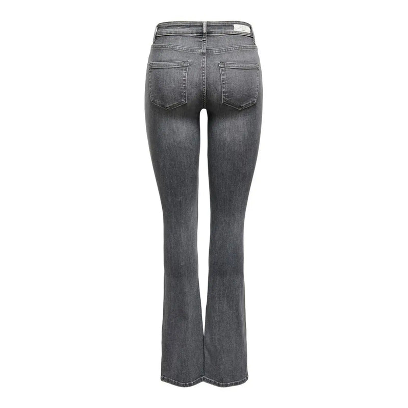 Jean évasé en denim stretch gris foncé, légèrement délavé, avec poches arrière classiques laissant apparaître l'arrière.