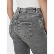 Vue arrière de only Jean gris en coton stretch pour femme, taille haute, coupe ajustée et étiquette de marque sur la ceinture