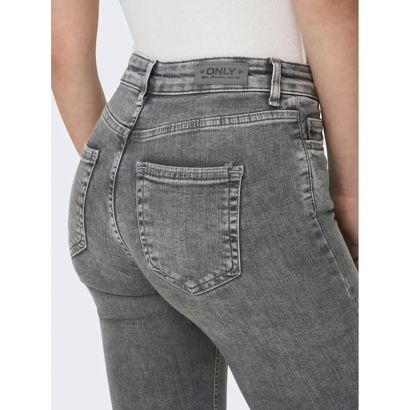 Vue arrière de only Jean gris en coton stretch pour femme, taille haute, coupe ajustée et étiquette de marque sur la ceinture
