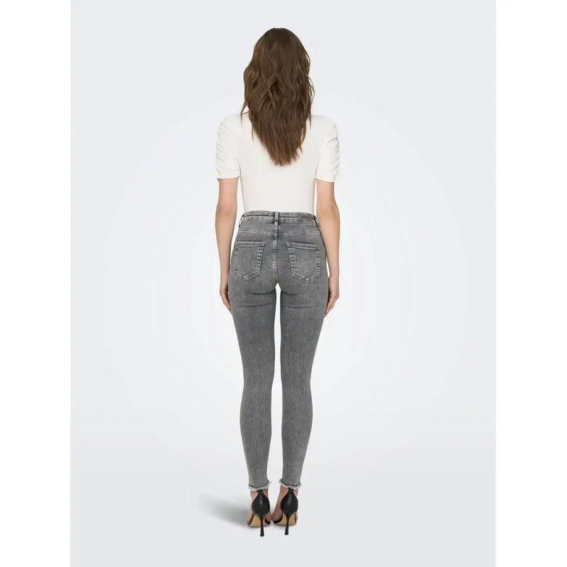 Only Jean en denim gris stretch en coton pour femme, taille haute, coupe slim, ourlets effilochés