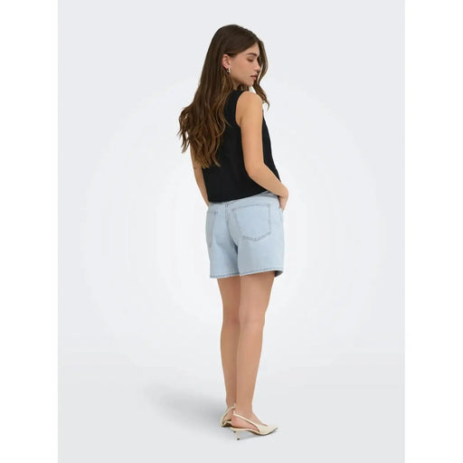 Only Short en jean bleu clair pour femme, en mélange de coton, coupe classique cinq poches et délavage légèrement délavé