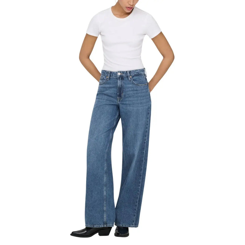Only Jean en denim bleu clair pour femme, taille haute, jambes larges, mélange de coton, avec une coupe classique à cinq poches.