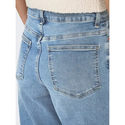 Only Jean en coton biologique bleu clair pour femme, dos dévoilant un design de poche classique avec un délavage subtil.