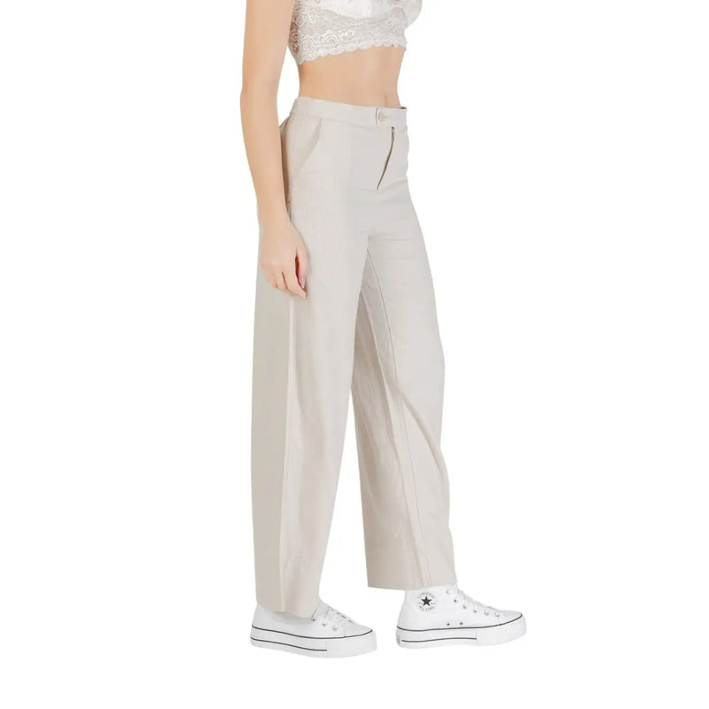 Pantalon taille haute à jambes larges en mélange de lin beige avec fermeture éclair sur le devant et poches latérales par Only femme vue de face