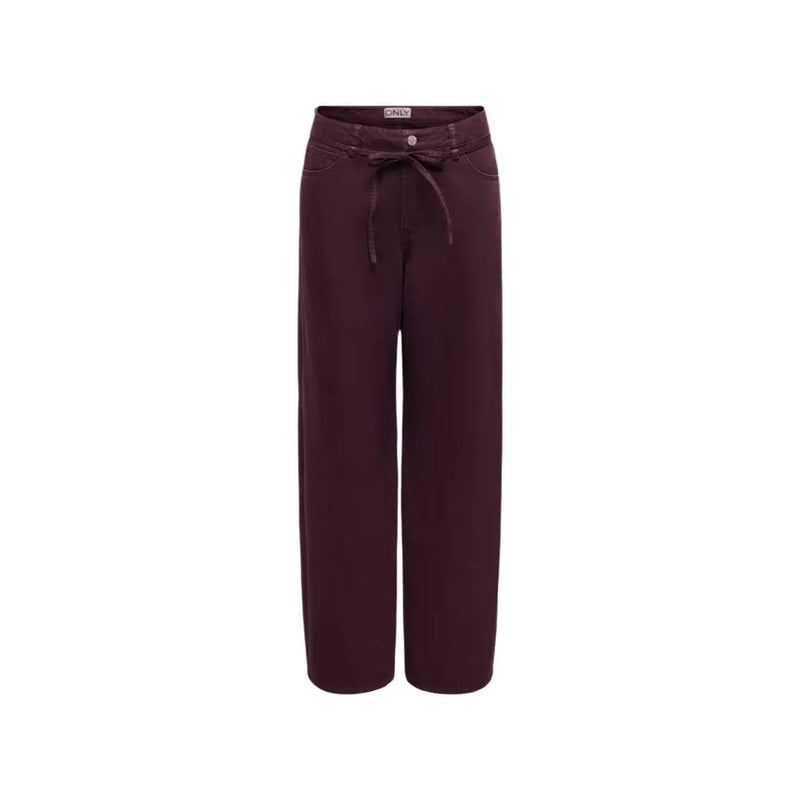 Only Jean en coton violet pour femme, coupe large, ceinture à cordon et étiquette de marque discrète.