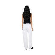 Only Jean droit pour femme en denim de coton blanc, coupe ample et poches latérales discrètes.