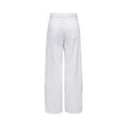 Only Jean droit pour femme en denim de coton blanc, composé d'un pantalon blanc à jambes larges, au design minimaliste et aux coutures discrètes.
