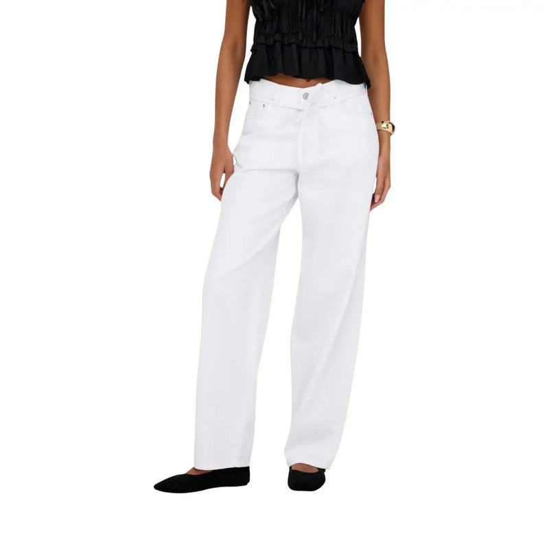 Only Jean droit pour femme en denim de coton blanc, coupe large, silhouette épurée et style classique à cinq poches