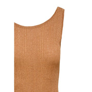 Un débardeur en maille côtelée dorée scintillante top avec une encolure arrondie en viscose par only femmes couleur camel