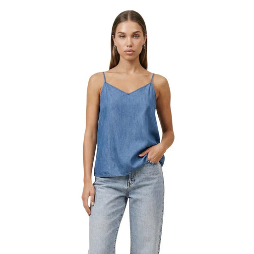 Débardeur en coton denim bleu top avec des bretelles spaghetti et un col en V par Only Femmes représentées de face