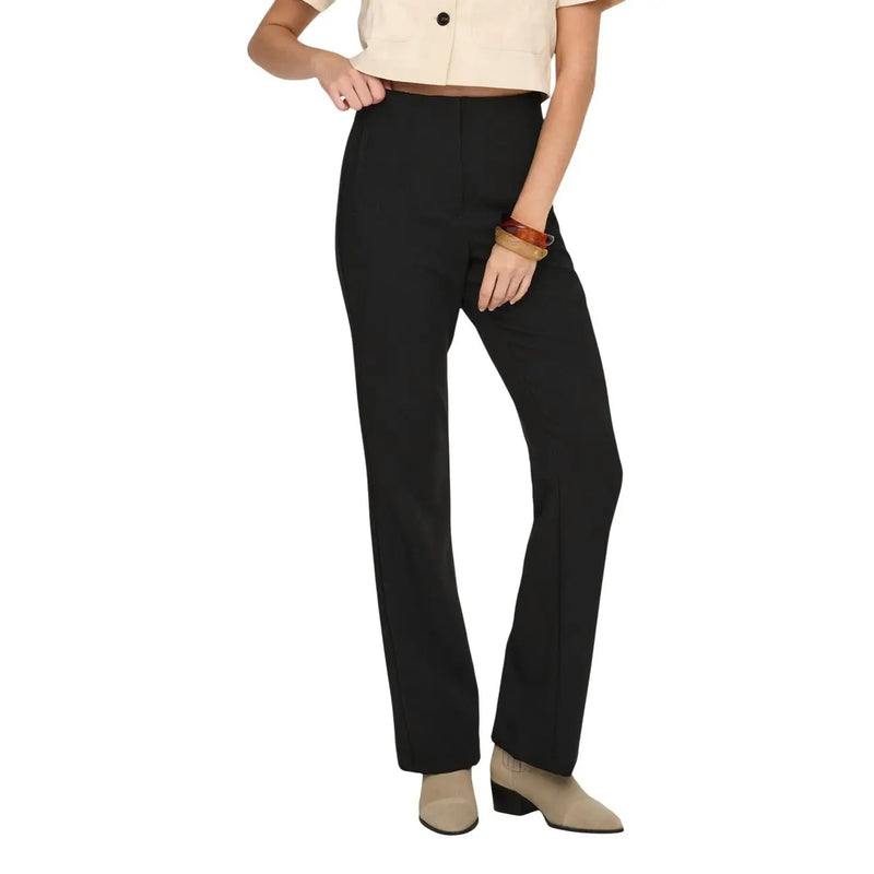 Pantalon noir évasé taille haute à la coupe ajustée, confectionné dans un mélange de viscose pour le printemps-été. only femmes
