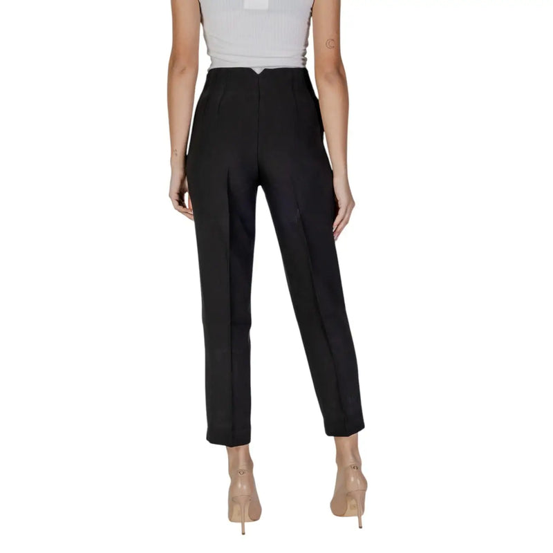 Pantalon noir taille haute avec poches zippées sur le devant et plis discrets à la taille de la marque Only Collection Femme