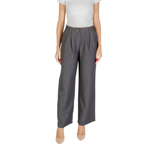 Pantalon tailleur gris plissé à jambes larges pour femme en polyester viscose avec fermeture éclair et crochet, taille 38 par Only