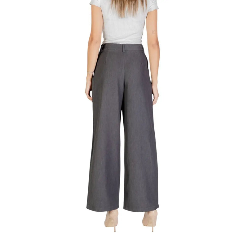 Pantalon gris à jambes larges pour femme, taille 38, en polyester viscose, avec plis verticaux discrets et fermeture éclair.