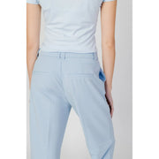 Only Pantalon tailleur bleu clair pour femme, en polyester légèrement brillant, fermeture éclair simple et bouton.