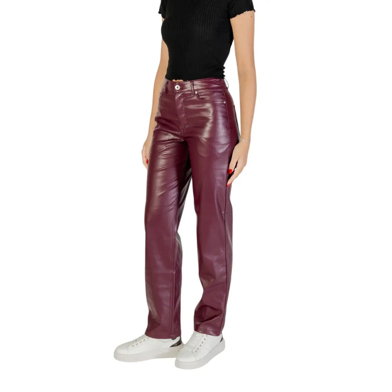 Pantalon taille haute en similicuir bordeaux brillant, cinq poches et fermeture éclair boutonnée