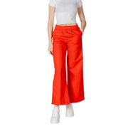 Pantalon large en satin rouge vif avec taille élastique de Only collection printemps-été en coton pour femmes