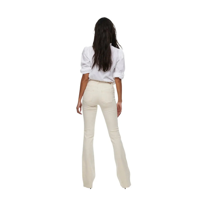 Jean évasé taille haute couleur crème en coton stretch, coupe moderne et élégante. Only Femmes