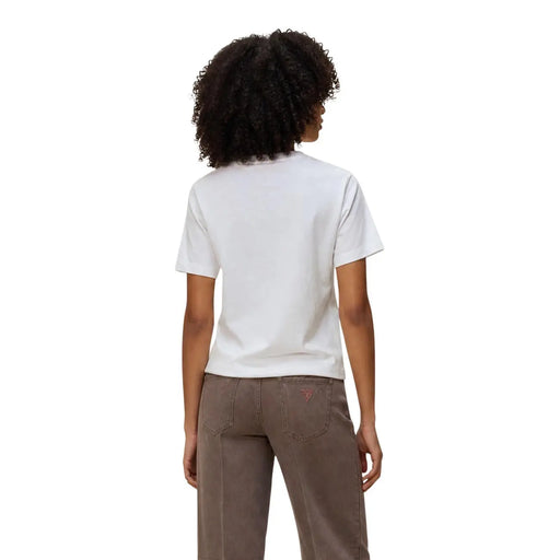 T-shirt blanc en coton à manches courtes pour femme, taille S, dos visible, avec un logo rouge discret sur la poche.