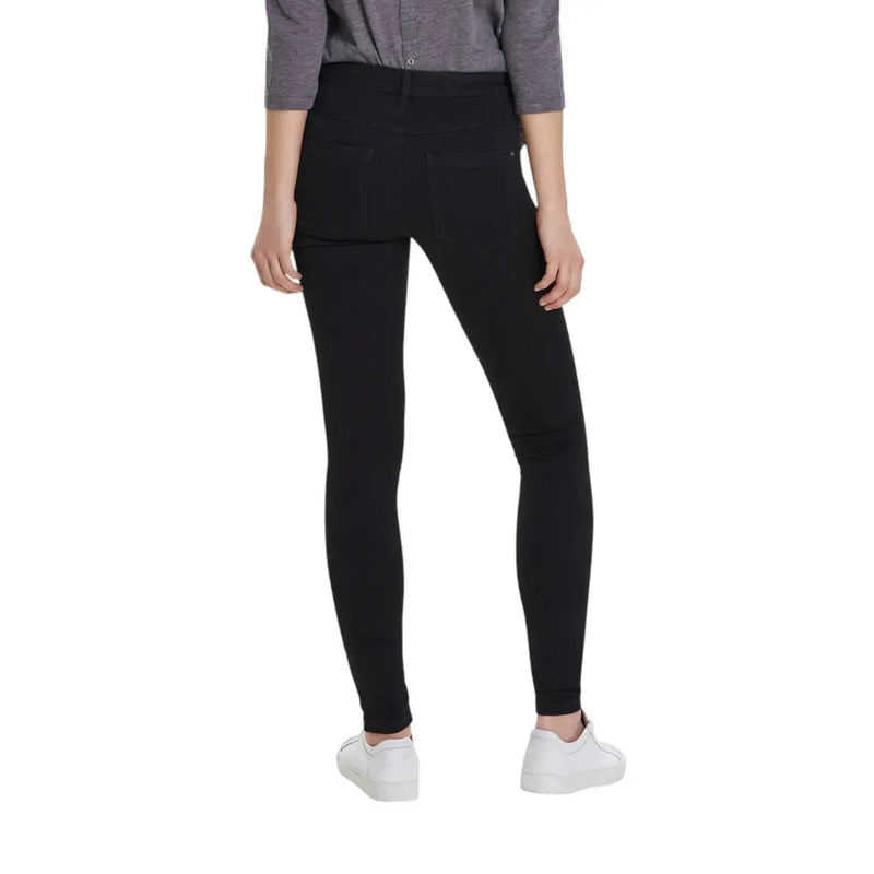 Only women’s black high-waisted skinny jeans in comfort denim with a sleek form-fitting design for fall winter