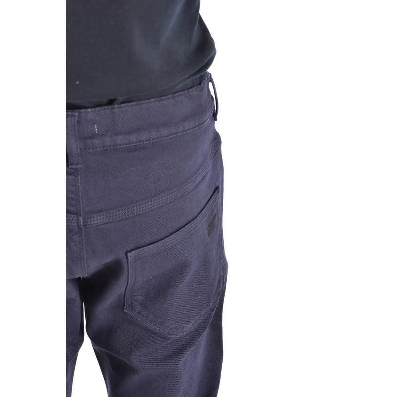 Vue arrière d'un pantalon homme Paolo Pecora en coton stretch, denim bleu marine foncé à texture tissée et étiquette de marque noire.
