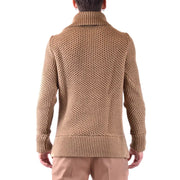Pull à col roulé en laine camel pour homme de Paolo Pecora, en maille texturée beige avec ourlet et poignets côtelés.
