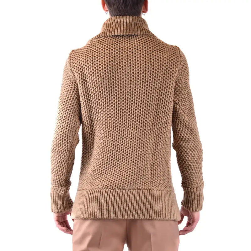 Pull à col roulé en laine camel pour homme de Paolo Pecora, en maille texturée beige avec ourlet et poignets côtelés.