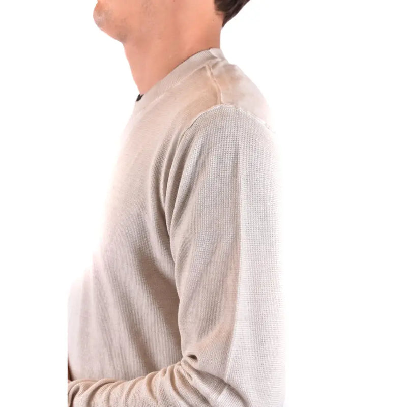 Pull en maille côtelée beige en coton, manches longues et col rond, issu de la collection de tricots pour hommes de Paolo Pecora