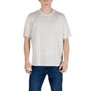 T-shirt à manches courtes blanc à motifs géométriques gris clair discrets et répétitifs sur tissu doux