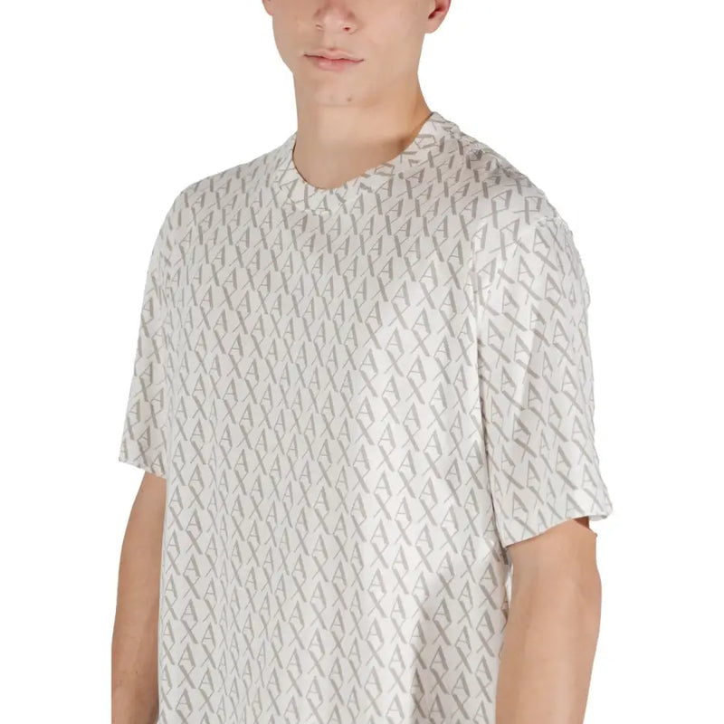 T-shirt à manches courtes à motifs gris clair et blanc avec un motif de lettres A entrelacées en diagonale