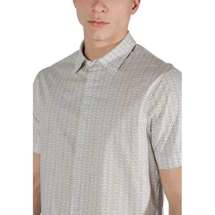 Patterned short-sleeved shirt from Armani Exchange in beige geometric design
