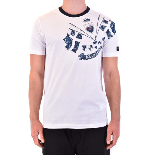 T-shirt Paul and Shark pour homme, en coton blanc, orné d'un drapeau nautique bleu marine effet vieilli et d'un col rond côtelé noir.
