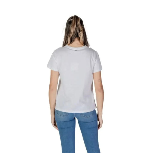 Person in plain white t-shirt and blue jeans showcasing Liu Jo Women’s Cotton T-Shirt