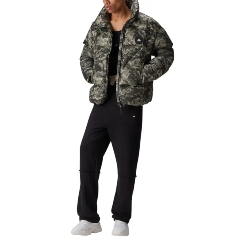 Camouflage print puffer jacket with hood, black pants and white sneakers.