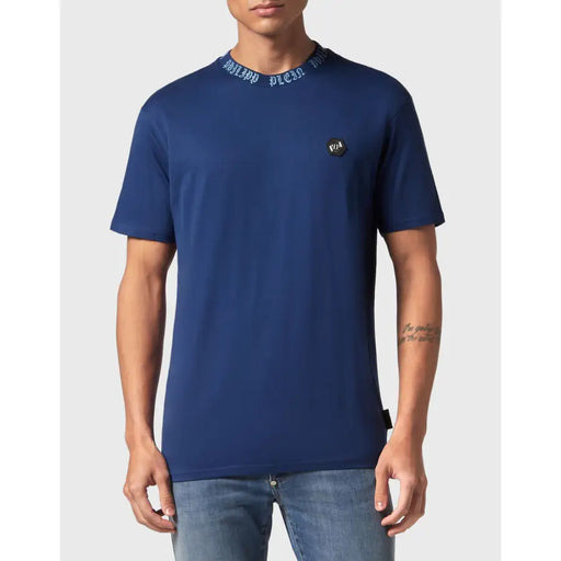 Philipp Plein homme bleu marine t-shirt avec lettrage blanc brodé sur le col et logo hexagonal noir sur la poitrine