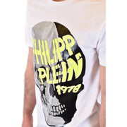 Homme Philipp Plein Blanc t-shirt avec un motif de crâne audacieux, moitié paillettes argentées, moitié noires et lettrage jaune fluo 1978 en dessous