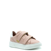 Baskets en cuir rose poudré pour femme de la marque Philippe Model, avec deux brides velcro et une semelle en caoutchouc blanc.