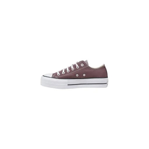 Platform Converse sneaker displayed in the Converse Platform Sneaker product image