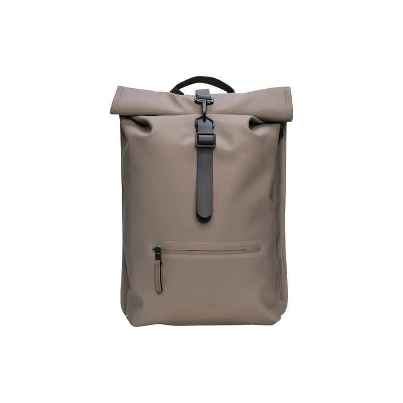 Sac à dos unisexe Beige Rains à fermeture enroulable, avec fermeture éclair et détails noirs, en polyester gris.