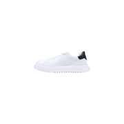 Ralph Lauren homme cuir blanc bas top Baskets avec languette arrière bleu marine et semelle blanche épaisse, vues de l'arrière