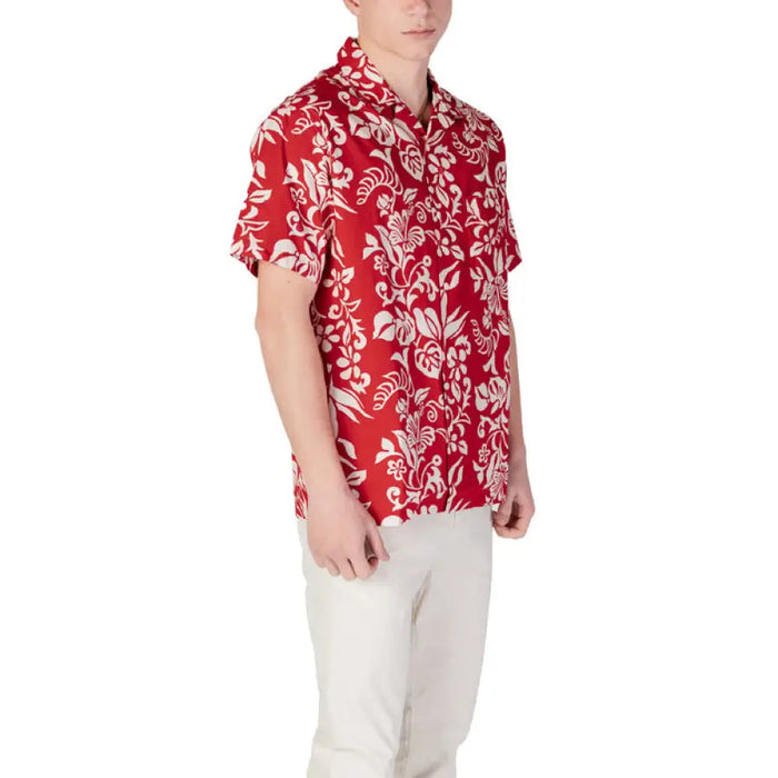Red floral short-sleeve shirt from Replay Men’s Collection, stylish and vibrant design
