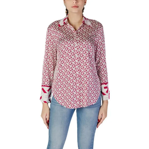 Red and white patterned blouse with light blue jeans, featuring Guess Women’s design