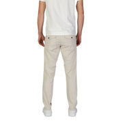 Pantalon chino beige en coton de la marque Refrigiwear, coupe ajustée et coutures discrètes, idéal pour l'automne-hiver.