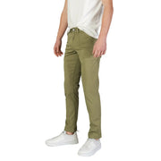 Pantalon chino slim en coton stretch vert olive pour homme de la marque refrigiwear, vu de face