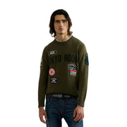 Pull en coton Replay pour homme, en maille vert olive avec écussons brodés et inscription noire, vue de face