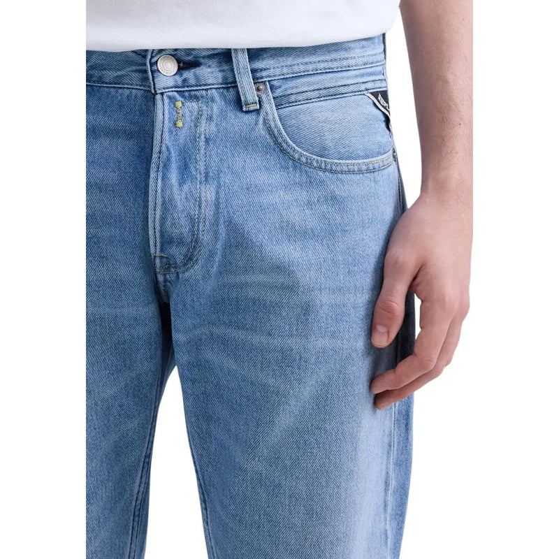 Jean Grover de Replay pour homme, en denim clair délavé, cinq poches et effet délavé subtil, vue de face